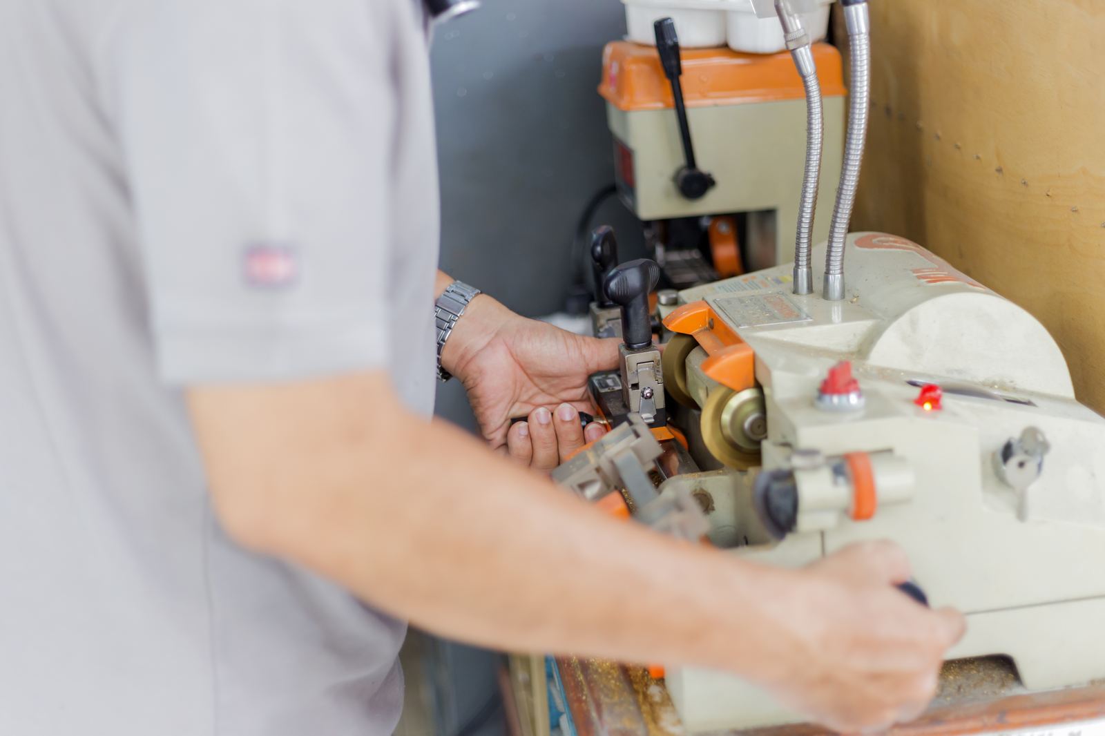 key cutting machine — locksmith services in Maryland